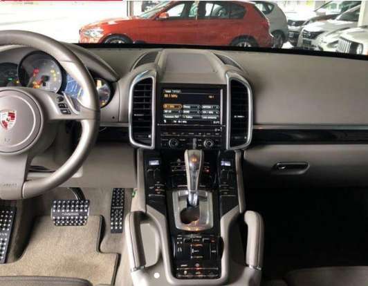 PORSCHE-CAYENNE-2010