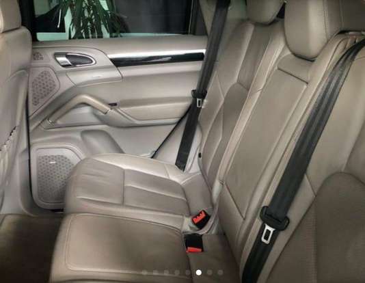 PORSCHE-CAYENNE-2010