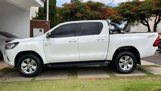TOYOTA-HILUX-2.7 SRV 4X4 CD 16V FLEX 4P AUTOMÁTICO TOYOTA-HILUX-2017