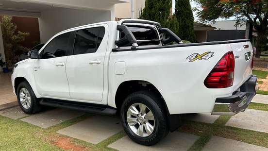 TOYOTA-HILUX-2.7 SRV 4X4 CD 16V FLEX 4P AUTOMÁTICO TOYOTA-HILUX-2017