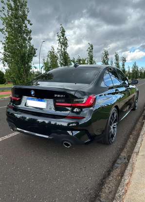 BMW-320i-2021