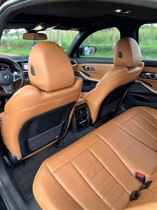 BMW-320i-2021