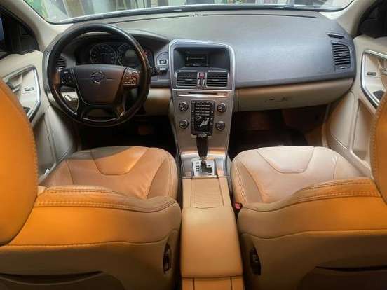 VOLVO-XC60-2011