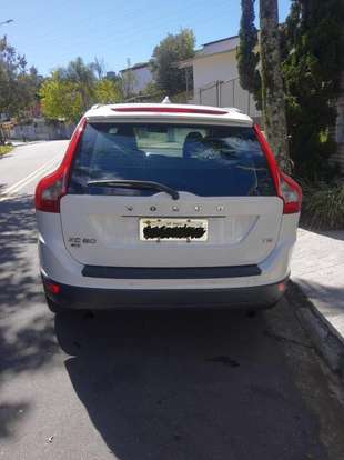 VOLVO-XC60-2011