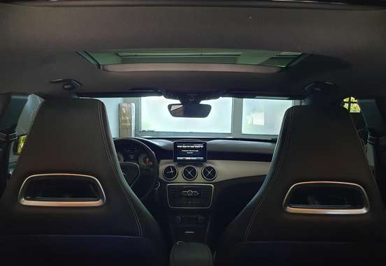 MERCEDES-BENZ-GLA 200-2015