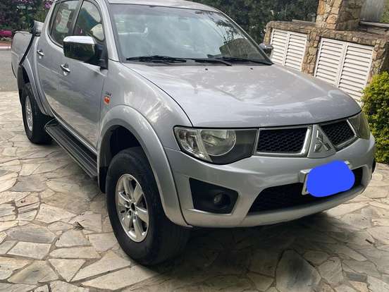 MITSUBISHI-L200 TRITON-3.5 HPE 4X4 CD V6 24V FLEX 4P AUTOMÁTICO MITSUBISHI-L200 TRITON-2012