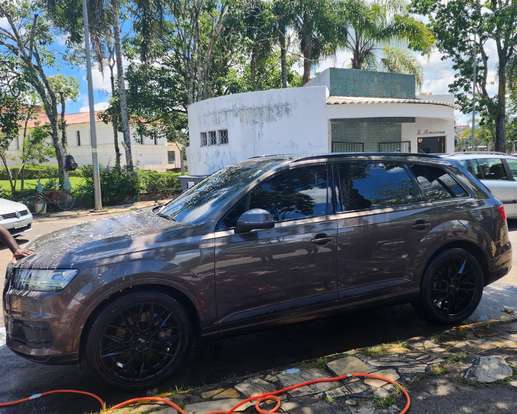 AUDI-Q7-2015