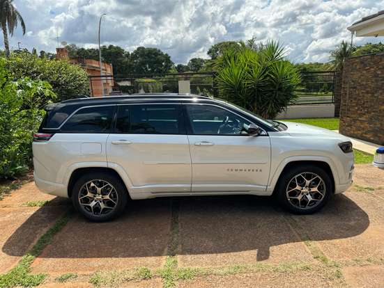 JEEP-COMMANDER-2022