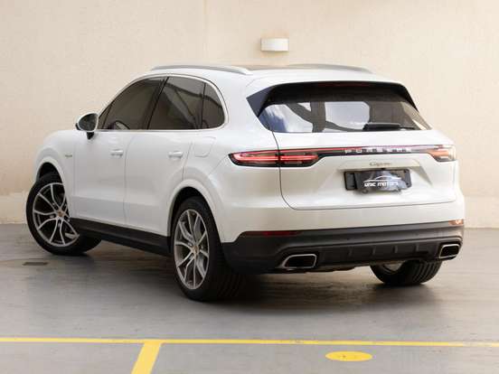 PORSCHE-CAYENNE-2020