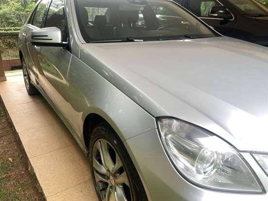 MERCEDES-BENZ-E 500-2011