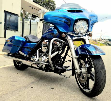 HARLEY-DAVIDSON STREET GLIDE 