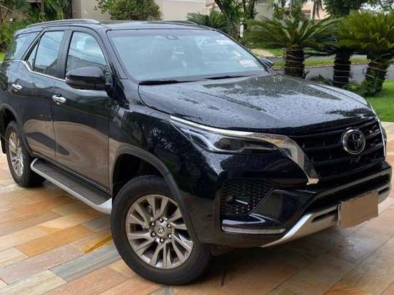 TOYOTA-HILUX SW4-2.8 D-4D TURBO DIESEL SRX 4X4 AUTOMÁTICO TOYOTA-HILUX SW4-2023