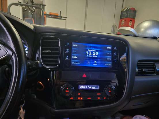 MITSUBISHI-OUTLANDER-2015