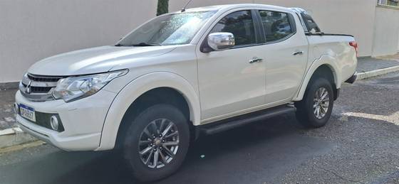 MITSUBISHI L200 TRITON 2.4 16V TURBO DIESEL SPORT HPE-S CD 4P 4X4 AUTOMÁTICO