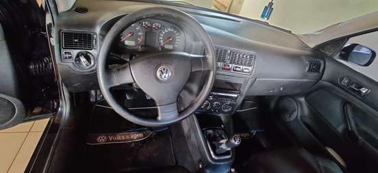 VOLKSWAGEN-GOLF-2002
