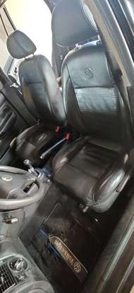 VOLKSWAGEN-GOLF-2002