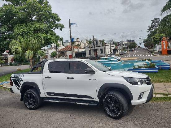 TOYOTA HILUX 2.8 SR CHALLENGE 4X4 CD 16V DIESEL 4P AUTOMÁTICO