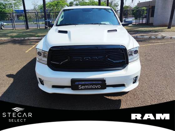 RAM CLASSIC 5.7 V8 GASOLINA LARAMIE NIGHT EDITION CD 4X4 AUTOMÁTICO