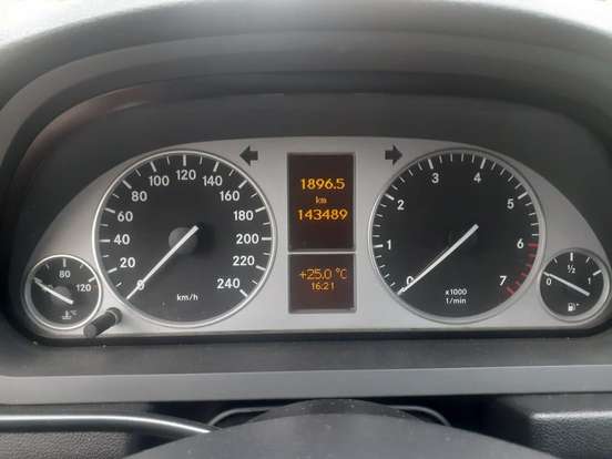 MERCEDES-BENZ-B 180-1.7 8V GASOLINA 4P AUTOMÁTICO MERCEDES-BENZ-B 180-2011