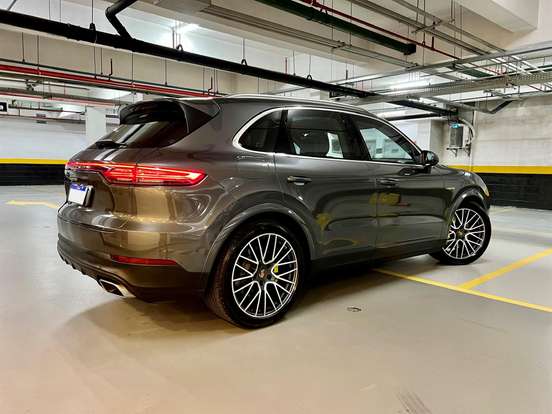 PORSCHE-CAYENNE-2019