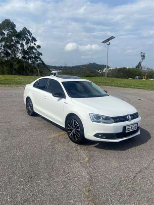 VOLKSWAGEN-JETTA-2013