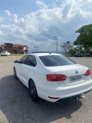 VOLKSWAGEN-JETTA-2013