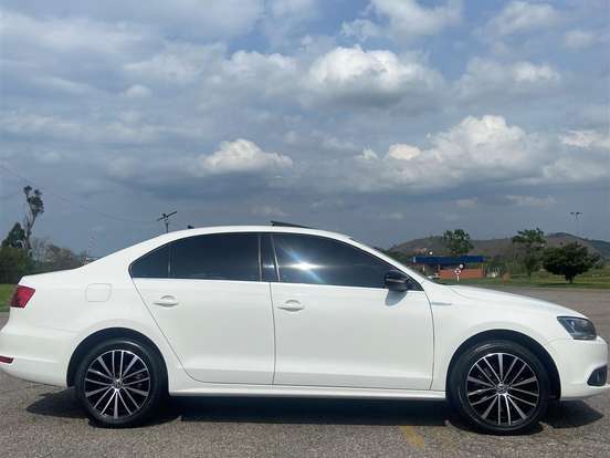 VOLKSWAGEN-JETTA-2.0 TSI HIGHLINE 211CV GASOLINA 4P TIPTRONIC VOLKSWAGEN-JETTA-2013