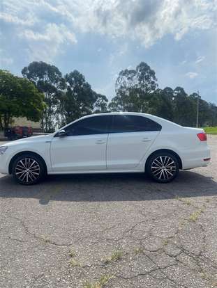VOLKSWAGEN-JETTA-2013
