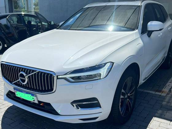 VOLVO XC60 2.0 T8 HYBRID MOMENTUM AWD GEARTRONIC