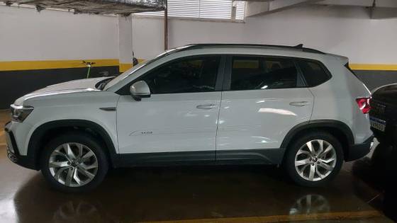 VOLKSWAGEN TAOS 1.4 250 TSI TOTAL FLEX COMFORTLINE AUTOMÁTICO