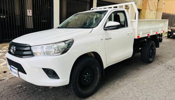 TOYOTA HILUX 2.8 D-4D TURBO DIESEL CS 4X4 MANUAL