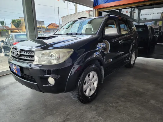 TOYOTA HILUX SW4 3.0 SRV 4X4 7 LUGARES 16V TURBO INTERCOOLER DIESEL 4P AUTOMÁTICO