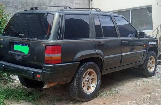 JEEP GRAND CHEROKEE 5.2 LIMITED 4X4 V8 16V GASOLINA 4P AUTOMÁTICO