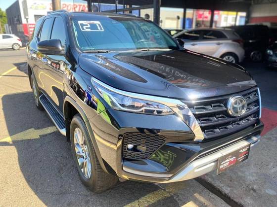 TOYOTA HILUX SW4 2.8 D-4D TURBO DIESEL SRX 4X4 AUTOMÁTICO