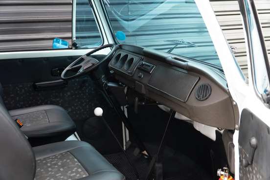 VOLKSWAGEN-KOMBI-1.6 MI STD 8V GASOLINA 3P MANUAL VOLKSWAGEN-KOMBI-1999