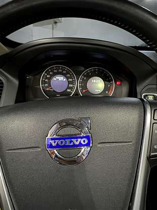 VOLVO-XC60-2012