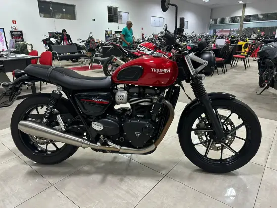 TRIUMPH STREET TWIN TRIUMPH STREET TWIN