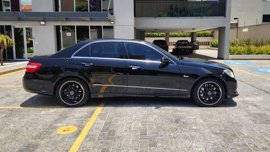 MERCEDES-BENZ-E 500-2011