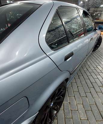 BMW-325i-1992