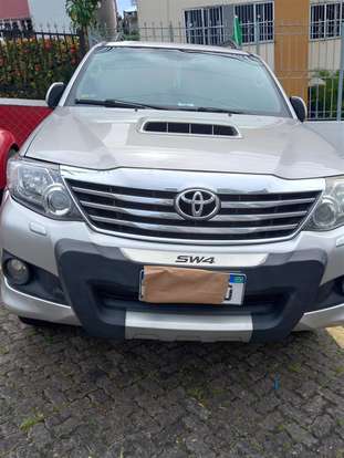 TOYOTA-HILUX SW4-2014