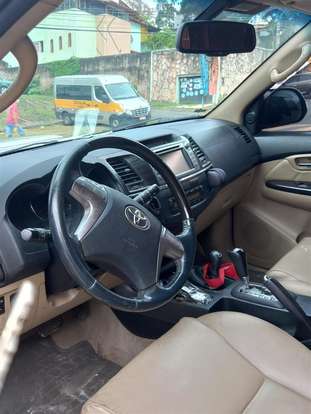 TOYOTA-HILUX SW4-2014