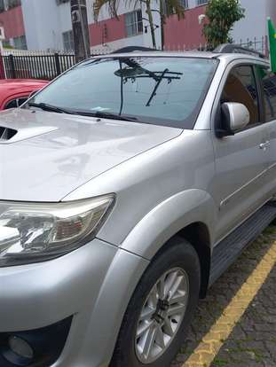 TOYOTA-HILUX SW4-3.0 SRV 4X4 7 LUGARES 16V TURBO INTERCOOLER DIESEL 4P AUTOMÁTICO TOYOTA-HILUX SW4-2014