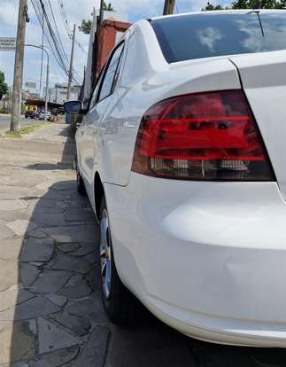VOLKSWAGEN-VOYAGE-2011