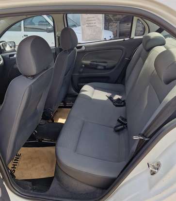 VOLKSWAGEN-VOYAGE-1.0 MI 8V FLEX 4P MANUAL VOLKSWAGEN-VOYAGE-2011