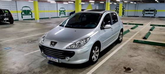 PEUGEOT 307 2.0 PRESENCE PACK 16V FLEX 4P TIPTRONIC