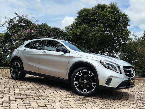 MERCEDES-BENZ GLA 200 1.6 CGI FLEX NIGHT 7G-DCT