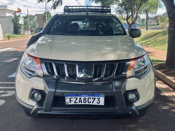 MITSUBISHI L200 TRITON 2.4 16V TURBO DIESEL SAVANA GLS CD 4X4 AUTOMÁTICO