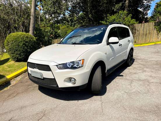 MITSUBISHI-OUTLANDER-2012