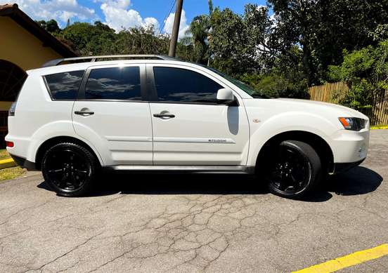 MITSUBISHI-OUTLANDER-2012