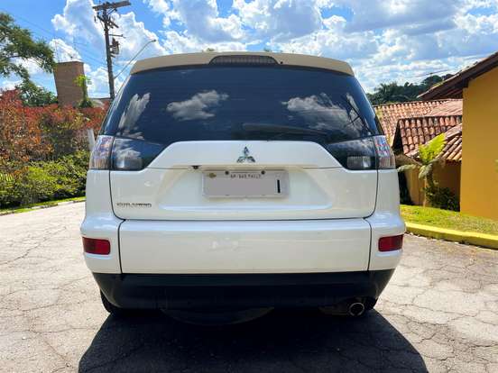 MITSUBISHI-OUTLANDER-2012